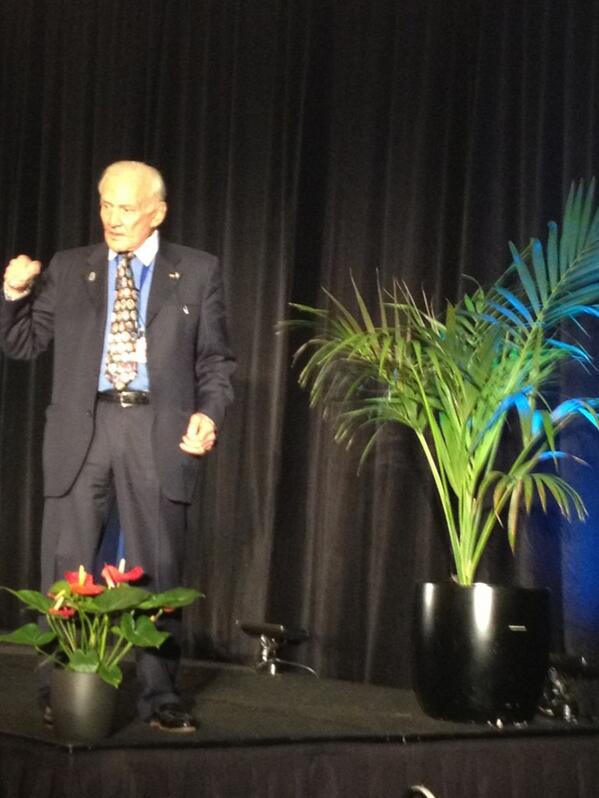 NobbeChristine's tweet image. Buzz likes presenting! #ISDC2014