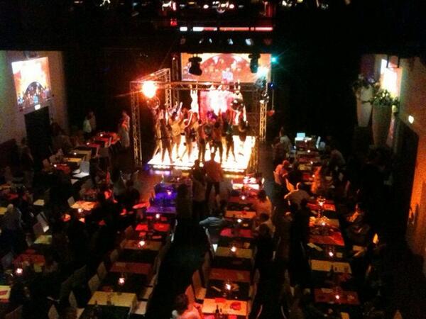 Gezellige feestavond voor #hiwa exclusieve #disco #dinnershow