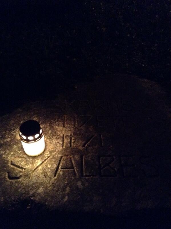 NellijaL's tweet image. Brīnišķīgs lāpu gājiens no Skalbes &quot;Saulrietiem&quot; uz Alaukstu #MuzejuNakts