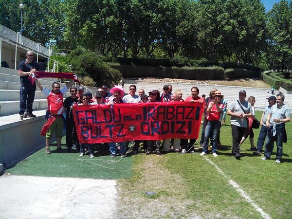 mikelaizpu's tweet photo. “@ORDIZIARUGBY: Beti hor egon zaretenoi ere
Mila Esker!!! BULTZ ORDIZI!! http://t.co/9yxVTym6ND”