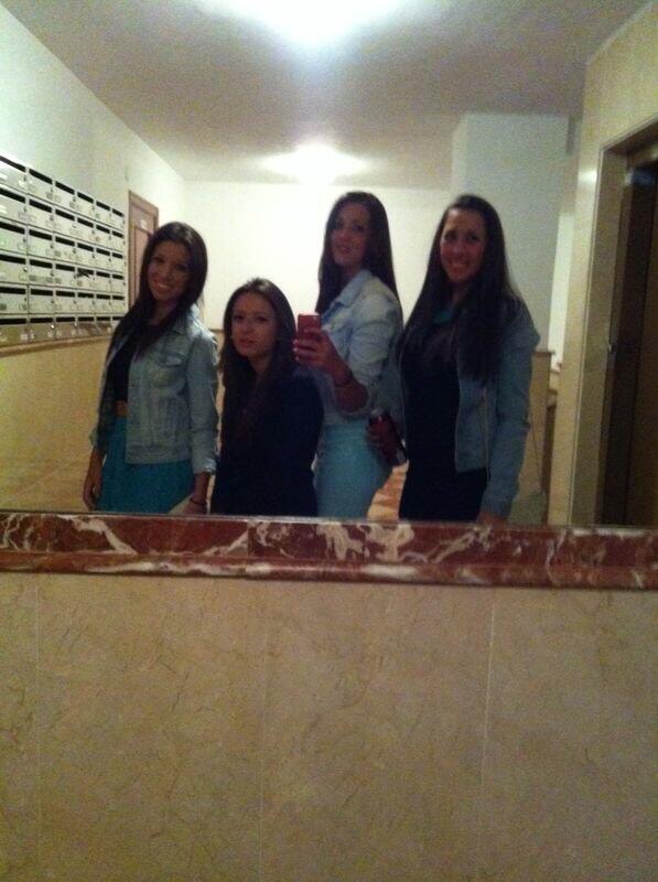 lorenapinedo1's tweet photo. Un poquito de feria de Estepona! Cumple de anita :) @AnitaMelgar @8Melina @Meli9501_  gooo! http://t.co/4qhcCHRQwn