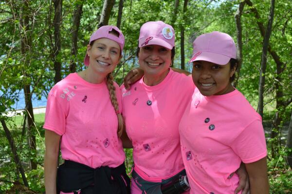 BostonDotCom's tweet image. Despite the morning rain, 1,700 walkers turned out for #avonwalkBO. Did you walk today? ow.ly/wXP5e