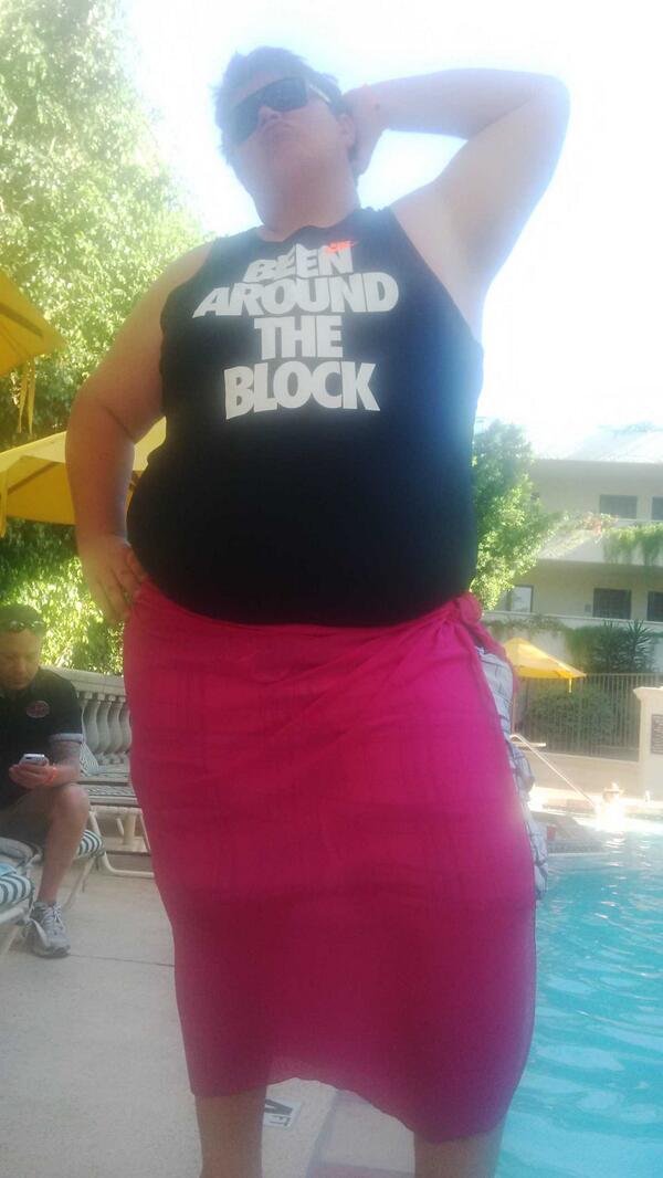 Justin looks better in CZ's wrap than she does!!!