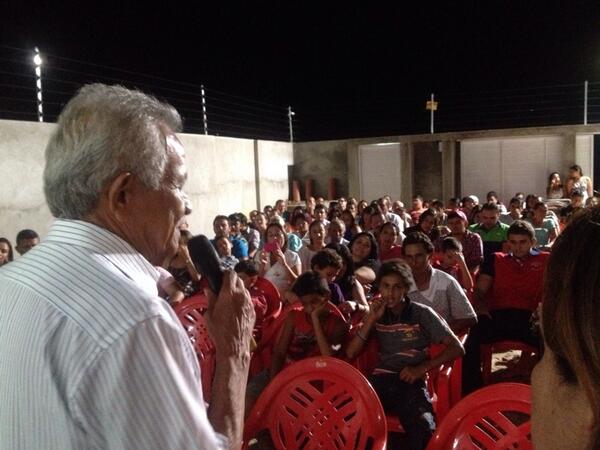 ChicoLopesCE's tweet photo. Em Cascavel falei sobre a importância da defesa da educação pública de qualidade e os 10 anos de avanço do Brasil http://t.co/HVdLCXvGLi