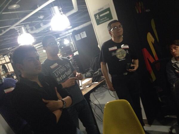 LatamDev_'s tweet image. Los equipos compartiendo tips sobre como solucionaron el problema #bogodevfc