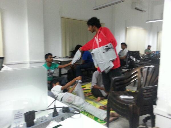 ArunSureshBabu's tweet photo. Santa Delivering Gifts when everyones asleep... #AngelHackKochi #AngelHackRules http://t.co/2Abq2wOQYJ