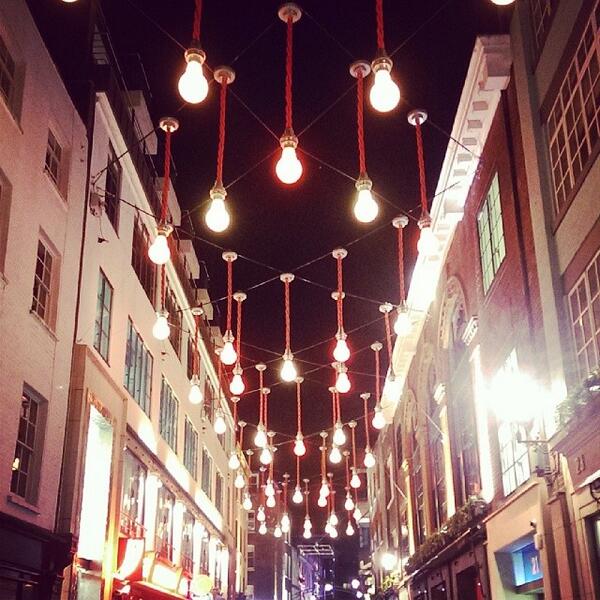 _sjaustirni's tweet image. We missed the last tube so now we're walking home. #NightLondon