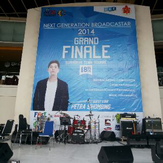 TODAY !!! Grand Final NGB 2014 (17.00-..)+ Sunday Market (10.00-..) by Radio Kampus FBE ubaya ;) Ada Games Berhadiah!