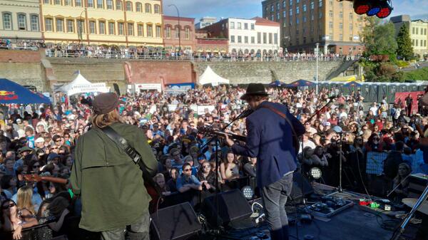 LoudAggas's tweet photo. Current Swell in Victoria, BC to 3000+ #RBTourbus http://t.co/ywM8LZCyJT