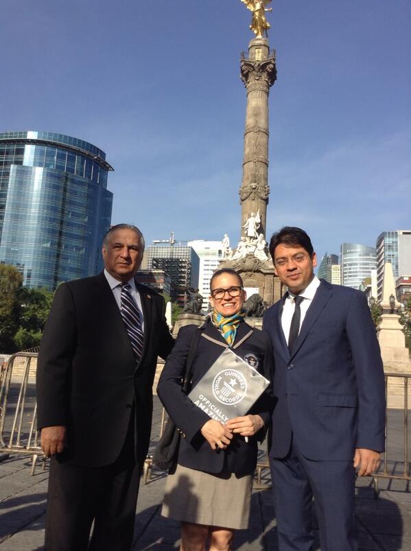 turismocdmx's tweet photo. #Foto @TorrucoTurismo y @a_fernandezDF con la Juez de #RecordGuinness Johanna Hessling #ChefsAlAngel http://t.co/2FDiQAqrUz