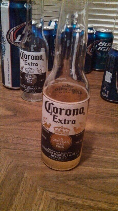 beetyboop01's tweet photo. Dranks & them #oldies on the boom box! ;) #corona #BudLight #marriedlife #happy #love #barriomusic #undergroundoldies http://t.co/x7TVMmhMS7