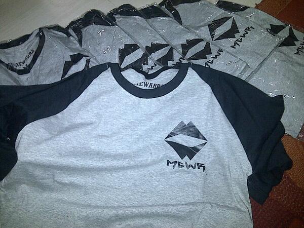 Ayo buruan di hajar limited raglan 99k #MGWRstore siapa cepat dapat!!