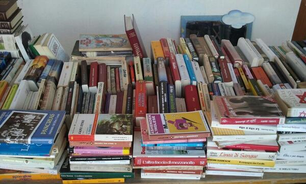 luciolor's tweet photo. Libri per tutti i gusti al mercatino del libero scambio di @LegambienteBs :-) http://t.co/ZL9TqJQ447