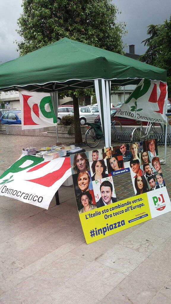 In piazza con gazebo e temporale incombente #inpiazza #fiumeveneto #celochieditu