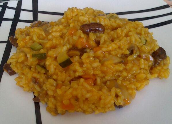 inmagude's tweet photo. Hoy comemos un deliciooooso arroz meloso de verduras y setas de @jistory  #mayoceliaco #singluten #vegano http://t.co/fgD28sC43n
