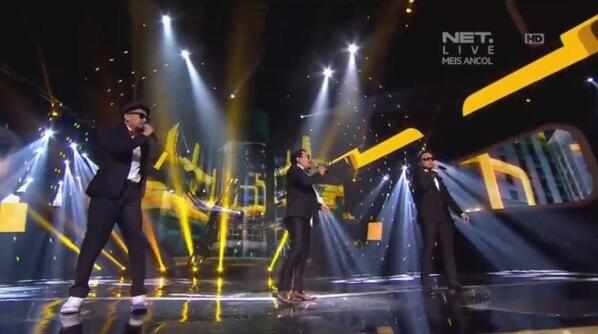 newsuleprikitiw's tweet image. RT @rizqi_unity: Rt&quot;@newsuleprikitiw: Aseeek #iniTalkshowNET RT @netmediatama: Trio Lestari #NET_ONE #HUT_NET http://t.co/2YeMpD2WmP&quot;