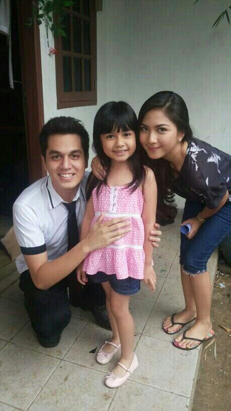 KryptoDreg's tweet photo. Ini dia @marshaaurelia_ pemeran Nayla kecil. Mirip kan ? Malam ini di #GantengGantengSerigalaSCTV thx yg upload fotox http://t.co/iQmVNcT0mc