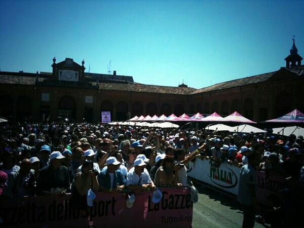 giroditalia's tweet photo. Really a big crowd today in Lugo!

Gran folla oggi a Lugo!

#giro http://t.co/ckUDulB27b
