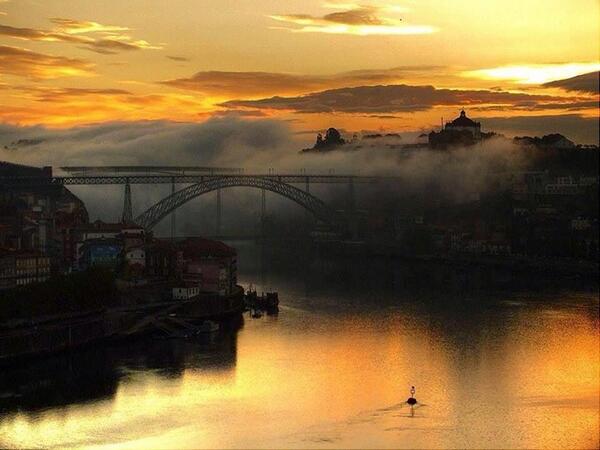 Gabriele_Corno's tweet photo. Porto, Portugal #Golden #CGE #Silence #Sea http://t.co/b98Q5MHQZd