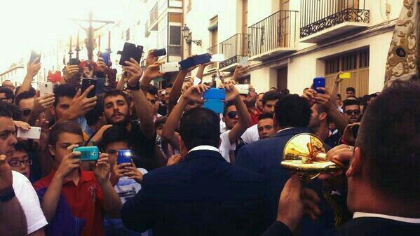 Yo_Musico's tweet photo. ¿Dónde quedó el respeto por las imágenes? http://t.co/KpAEtvzrx6