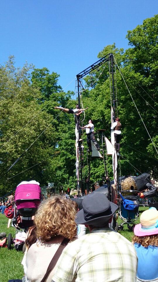 AlastairA's tweet image. Stunning acrobats in Chapelfield - love @NNFest  in the sunshine!