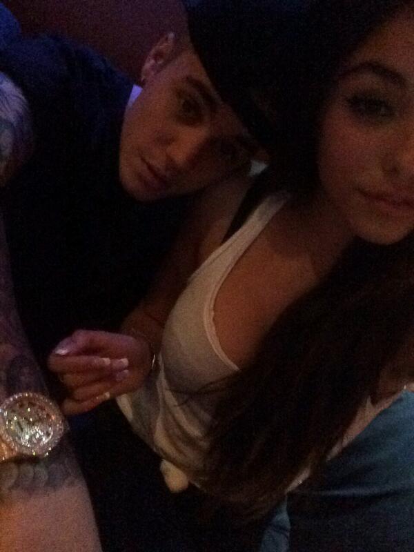 allbiebergdr's tweet photo. "@madisonallgdrx: justin. http://t.co/plglyBzLNW"