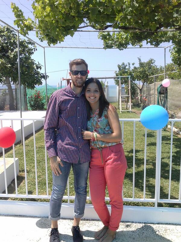 AdriiDM's tweet photo. Comunion con mi nena bonita @malldu http://t.co/A2uU4Zra6O