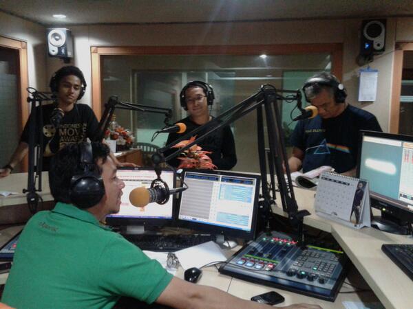 rezaidofficial's tweet photo. RT "@ridwanmukri165: #Sang Pemberani on air at Pro1 FM http://t.co/NFQ73fNABS"