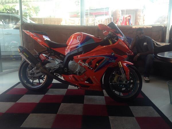 ssb031's tweet photo. In the lounge boy...sit..#rider http://t.co/lVbTylUVat