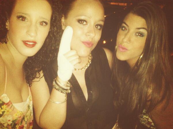martasolis93's tweet photo. Gracias a mis amores por estar hay cuando lo necesito os quiero!! <3 @desireysan @anadiazdelgado http://t.co/VBELr3cNXW