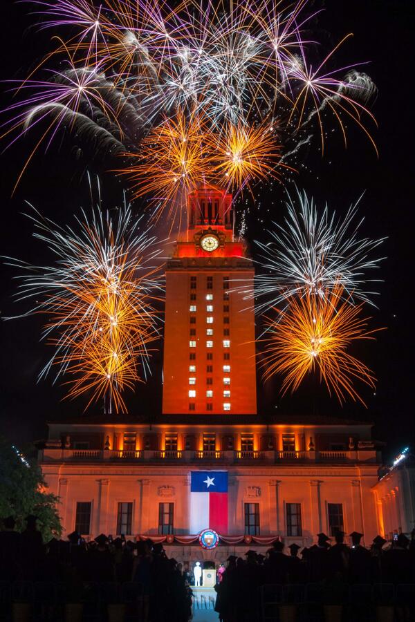 TexasLonghorns's tweet image. RT @UTAustin: Congrats to the Class of 2014! #UTTower photo by Marsha Miller/UT. #UTgrad #HookEm