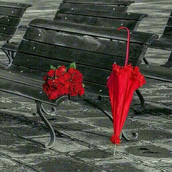 바람이 매콤하게 스친다
뜨거운 태양아래 있어도
코끝이 시린듯 차오른다

가슴속 그 정이 그리울때면
눈가에 스르르 맺혀흐른다

사랑하니까 견딜 수 있어
심장 가까운곳에 그대사랑
안고 그날을 기다리며...