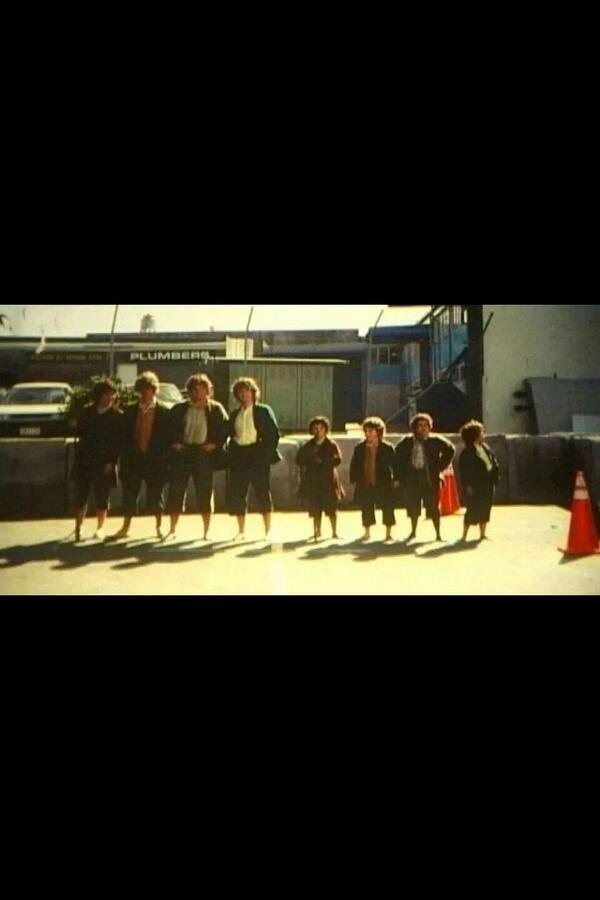 littlekiranshah's tweet photo. Can you spot me? "@ALExANDRAtally: Real Height Hobbit height @SeanAstin @OfficialBeecake @DomsWildThings @woodelijah http://t.co/mtaha1NZ2k"