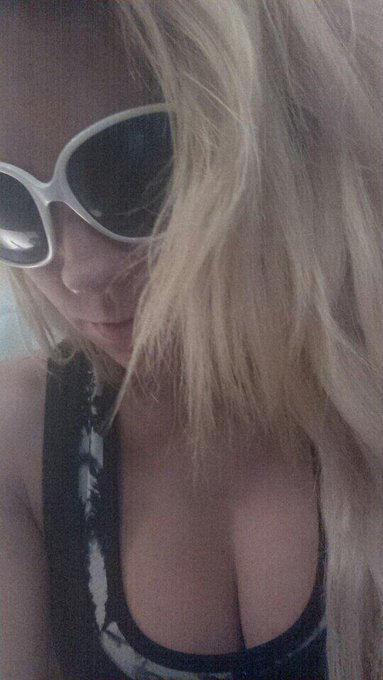 Secret airport selfie. http://t.co/uNkKA5HZUQ<a href="/tag/rawk"class="tags"><span>#rawk</span></a>