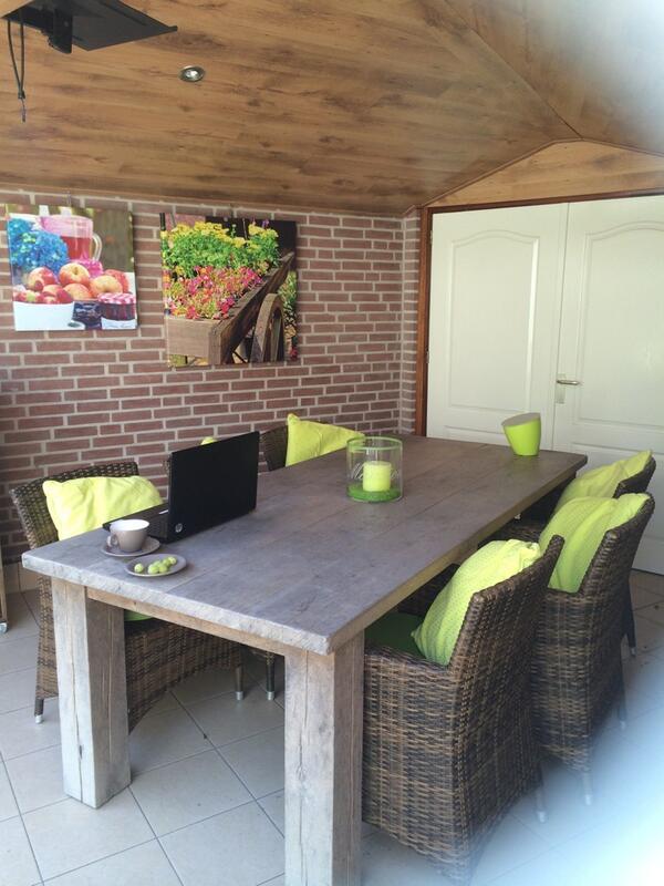 HeidyGepkens's tweet photo. Ik kan me echt slechtere locaties bedenken om mijn huiswerk van @HNWinkelen te maken. http://t.co/LzVvUOGS3X
