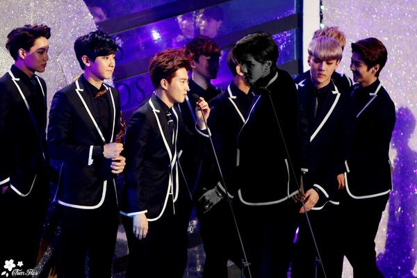 난징공연, 멜론뮤직어워드, 마마 레드카펫 사진이 업로드 되었습니다. (chenflos.kr)
저는 종대와 11명의 엑소를 끝까지 응원합니다