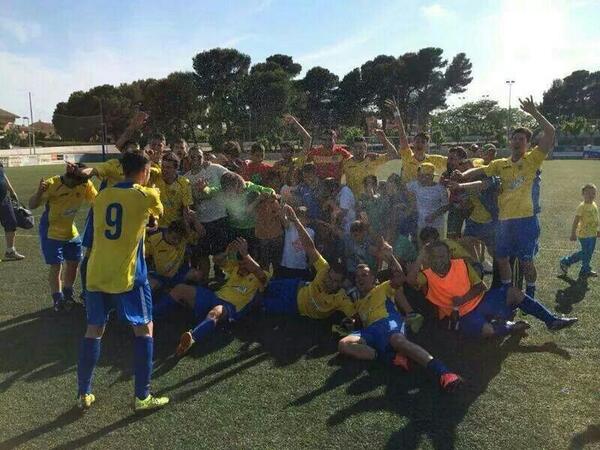vilaseca1966's tweet photo. El AMATEUR "B" CAMPEON DE LIGA!!! Enhorabuena Campeones!!!! #3cat2 http://t.co/3nfFy3wtej