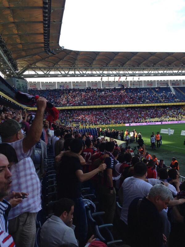 HakanSefaCakir_'s tweet photo. Mersin seyircisi çok iştahlı http://t.co/JFiUOZ4WAJ