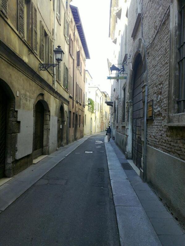 MichiPaindelli's tweet photo. #Brescia vecchia #millemiglia #milleauto #millemila #figatenelculo http://t.co/RhYx3n5ehu
