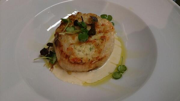 LENOTECAPARIS's tweet photo. Oignon farci aux herbes fraîches, crème de poireaux et gingembre http://t.co/QrniCq57MU