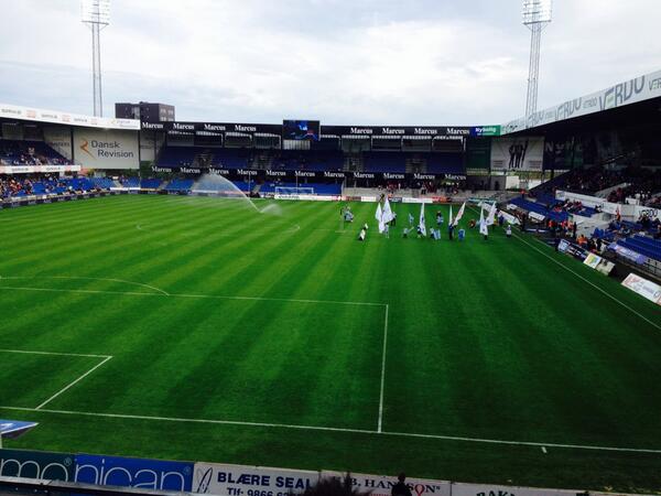 ah2012_dk's tweet photo. Bestyrelsen er på AutoC Park Randers til sæsonens sidste kamp! Vi elsker @Muller_Tina #vip #sldk #rfcfcv http://t.co/yM9JOpK1ZL