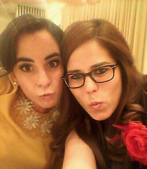 Maria_Caceres's tweet photo. #Selfie Graduación CAV Usal #migrannochecav con @iMerlolin ¡bella! http://t.co/w6rJFOpmFj