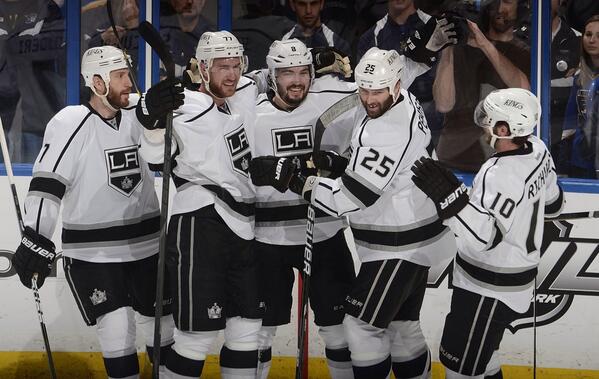 NHLWars_'s tweet photo. Who takes game one? 

RT BLACKHAWKS
FAV KINGS http://t.co/d0zpPXtcl3