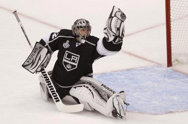 NHLWars_'s tweet photo. GOALTENDER MATCH UP

RT CRAWFORD
FAV QUICK http://t.co/4eFBKVUEgD