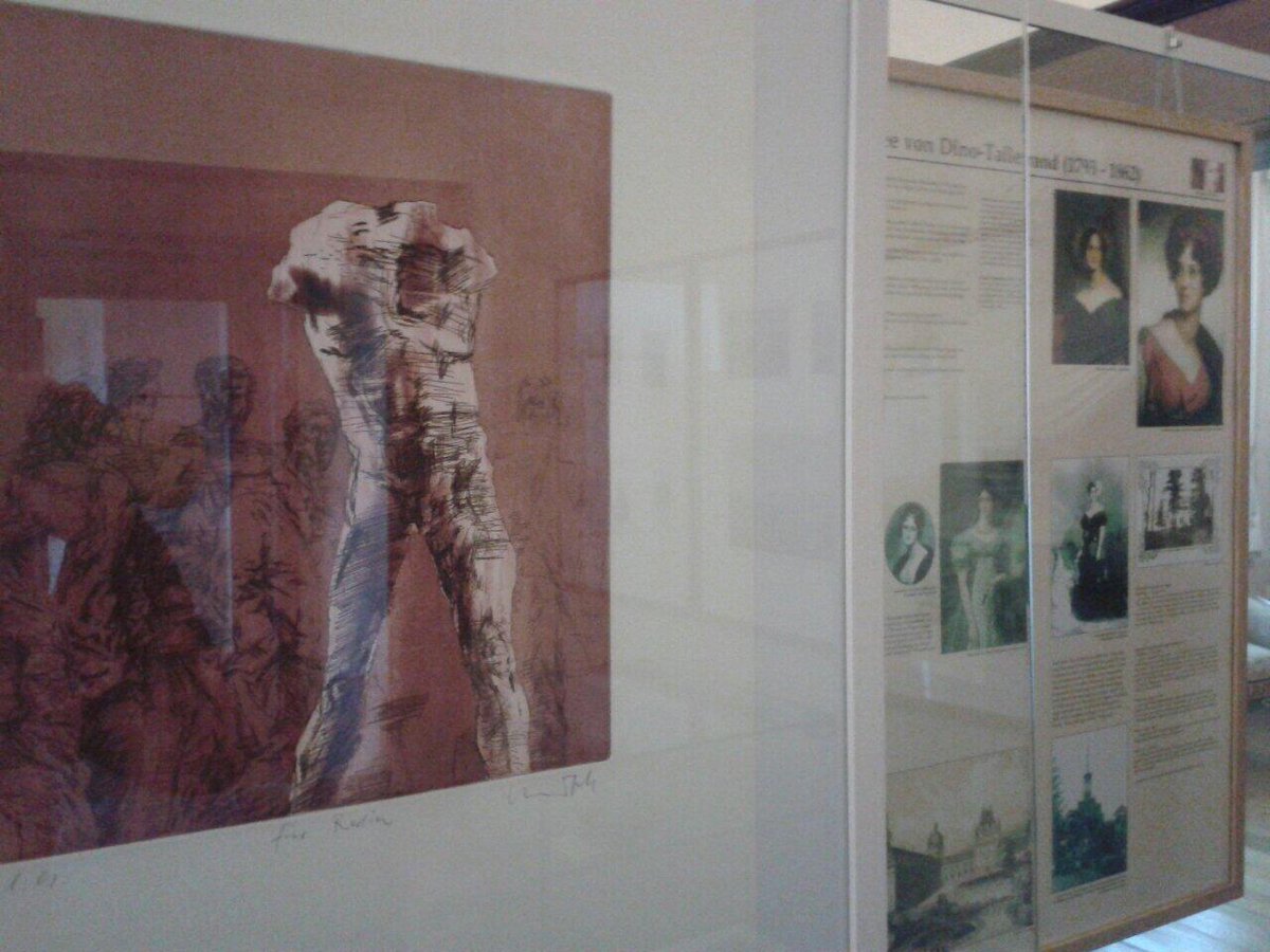 MH_TextWeb's tweet photo. Zeitgenössische Kunst in der hist. Dauerausstellung: Schnürpel neben Kurland @BurgPosterstein #mycollection14 #imt14 http://t.co/NBNTais2gu