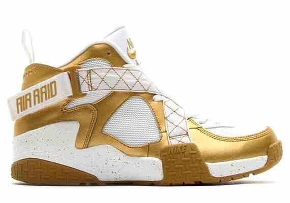 kickrelease's tweet image. Nike Air Raid - Gold release on 06/06/2014 for $135 via @KicksOnFire #KoFapp
