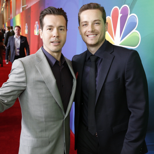 jesseleesoffer's tweet photo. “@NBCChicagoPD: Dressed to kill. @jesseleesoffer @jonseda #ChicagoPD http://t.co/56ogdwbHLQ” we clean up good.