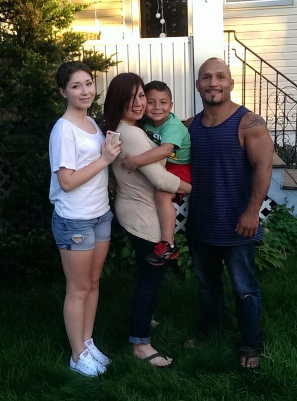 MikeMedrano's tweet photo. On my way home from mma practice, And i text my wife "Babe thank you for your dedication to me and to this family" http://t.co/bTYlv0ZIAw