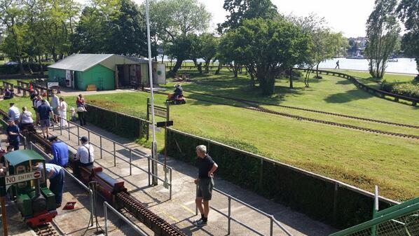 Rob Casey π€‘ (@robertseancasey) on Twitter photo A <a href="/bitternepark/">bitternepark.info</a> #haiku: Riverside sunshine, ~ smells of steam, freshly mown grass, ~ as blossom falls. #England A <a href="/bitternepark/">bitternepark.info</a> #haiku: Riverside sunshine, ~ smells of steam, freshly mown grass, ~ as blossom falls. #England