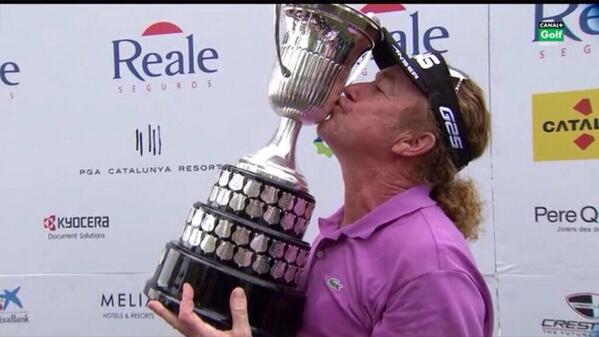 Lo del "Pisha" no tiene nombre, Muy Grande!!! #MiguelAngelJimenez ganador del @OpenEspana2014 Enhorabuena Crack!!!